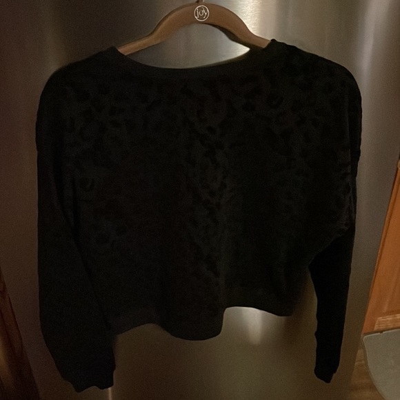 Snow Leopard Sweatshirt 🖤🐆 - Picture 9 of 12
